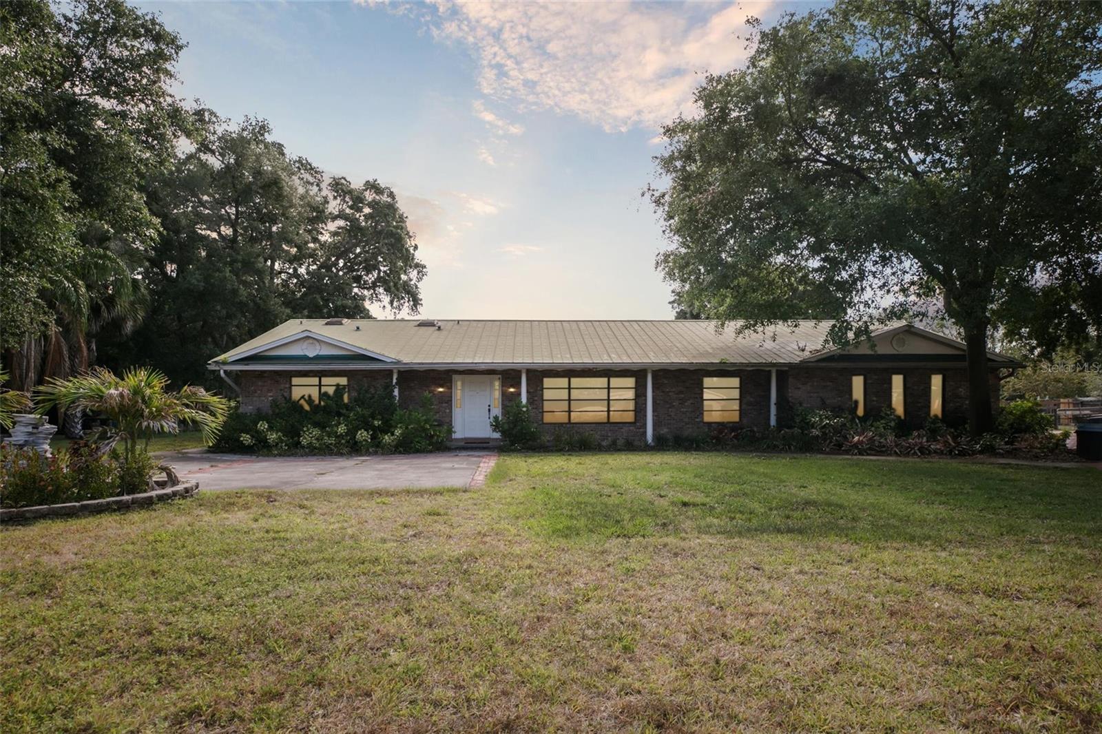 949 SHADOW OAKS ROAD