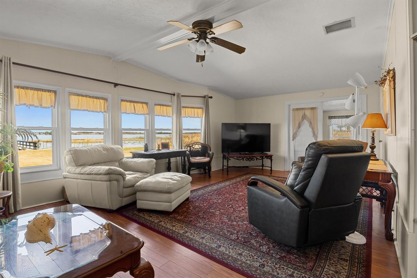 6825 S LAKE HENRY DRIVE NE