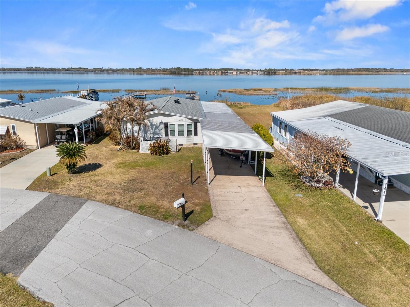 6825 S LAKE HENRY DRIVE NE