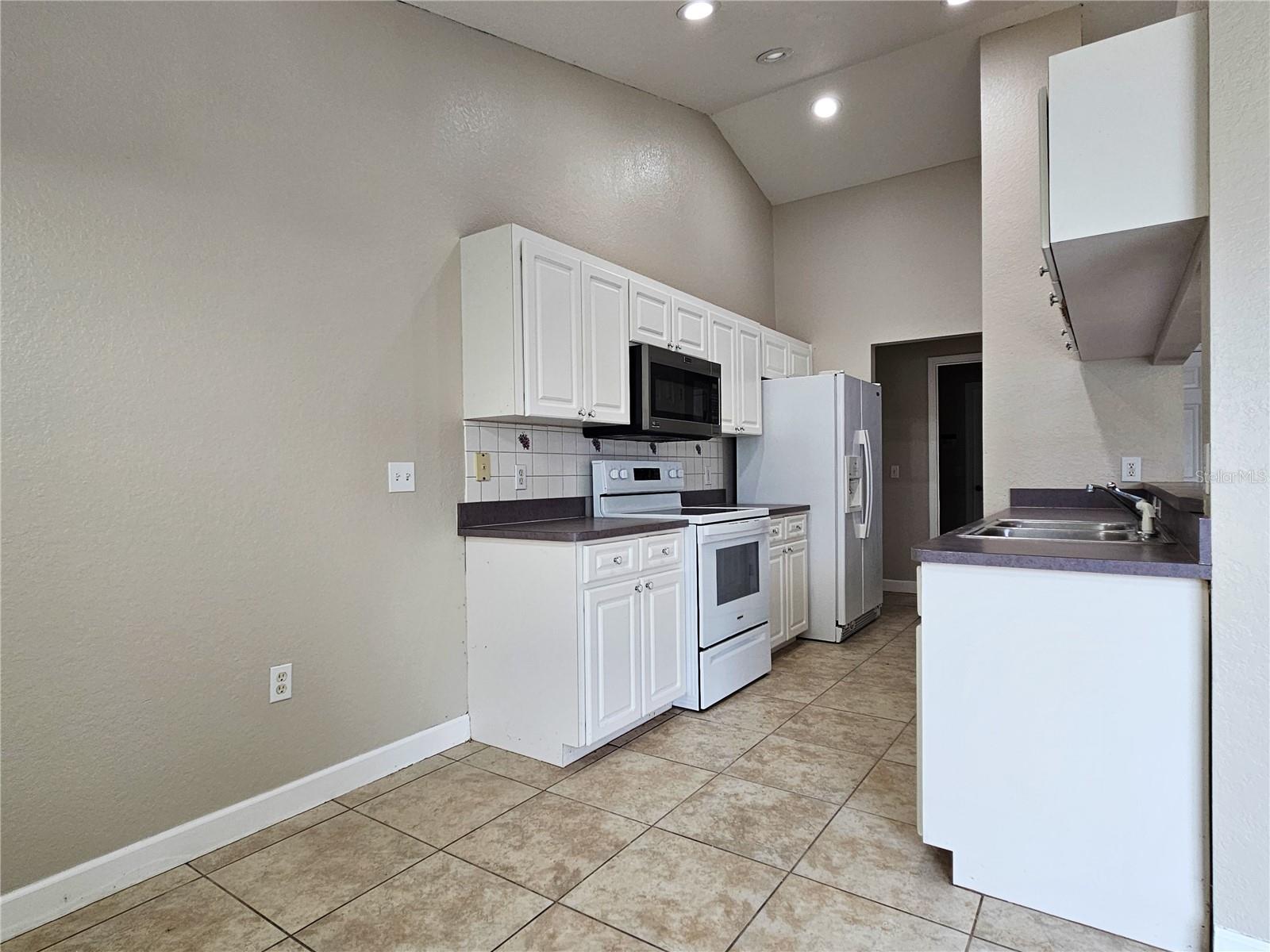 CLUBHOUSE HERITAGE - Residential Lease