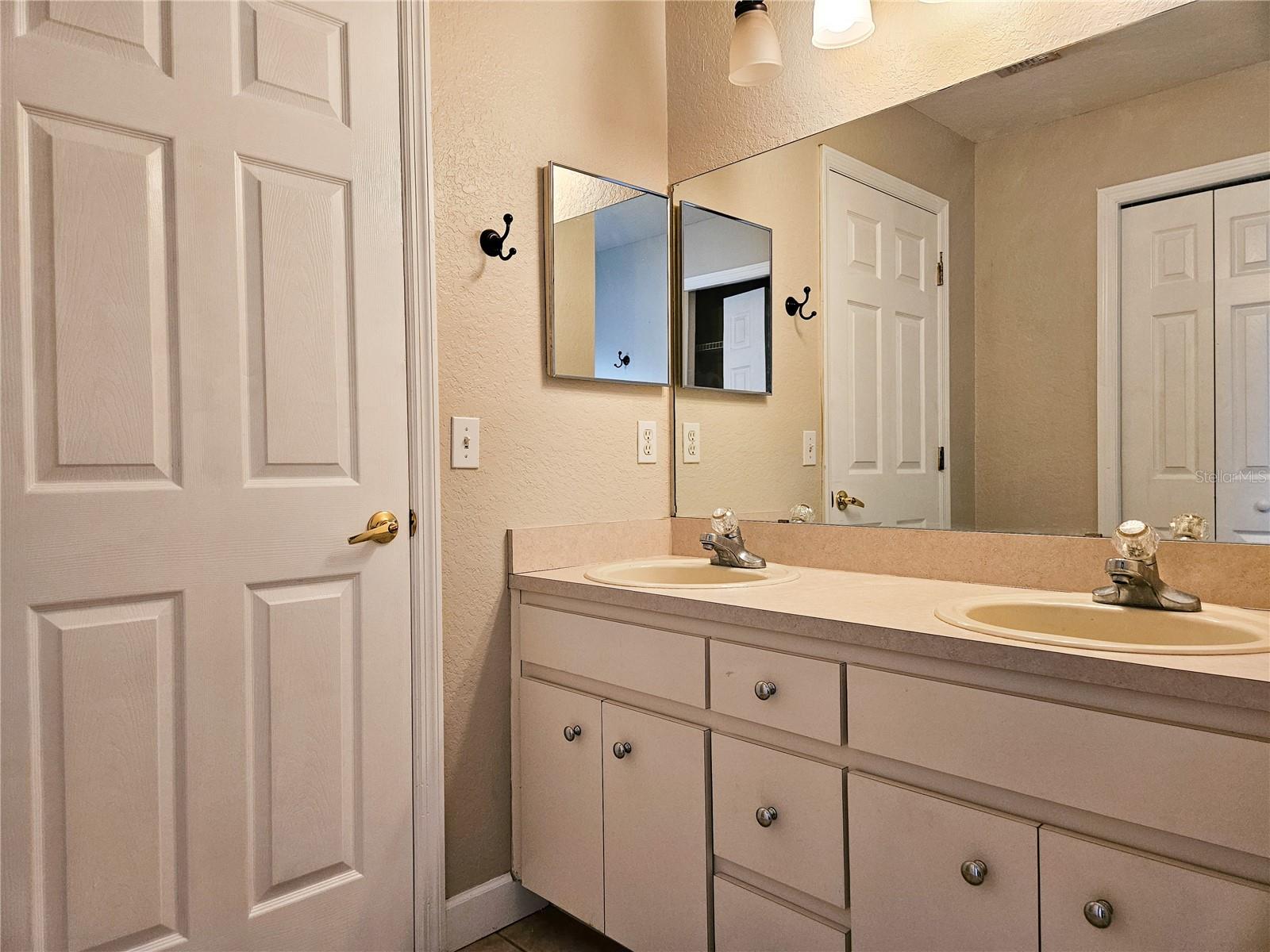 CLUBHOUSE HERITAGE - Residential Lease