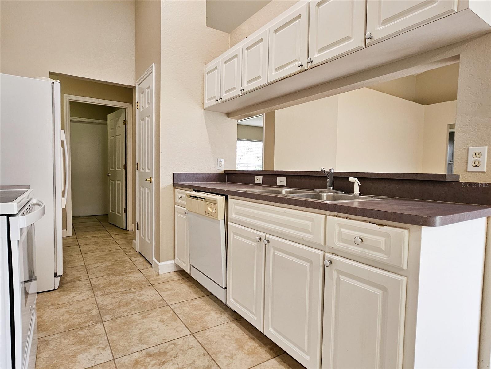 CLUBHOUSE HERITAGE - Residential Lease