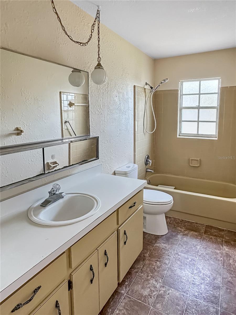 DELTONA LAKES UNIT 29 & 37 REP - Residential Lease