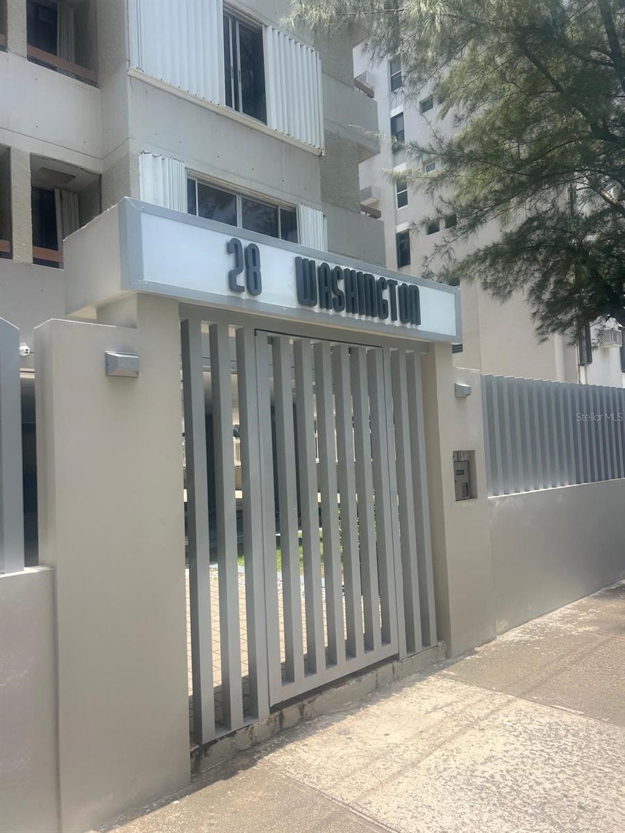 SELLER IS VERY MOTIVATED.
This 1-bedroom, 1-bath condo is conveniently located right next to Ashford Presbyterian Hospital in Condado. Just a short walk to the beach and many restaurants, this condo is the perfect fit for a vibrant and comfortable lifestyle.
The apartment features a spacious living room with excellent cross-ventilation and abundant natural light flowing throughout the unit.
Building amenities include:
Full backup generator for the entire building
Laundry room
Spacious lobby
24/7 video surveillance security system
One assigned underground parking space
HOA fees are only $150/month with no assessments.
Annual property taxes: $750.00.
For more information, please contact the listing broker.
Proof of funds or a pre-qualification letter is required before scheduling a showing.