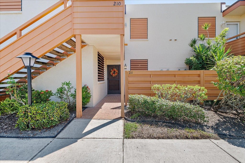 Photo of 211 Pineneedle Drive #211, Bradenton, FL 34210 (MLS # A4708233)