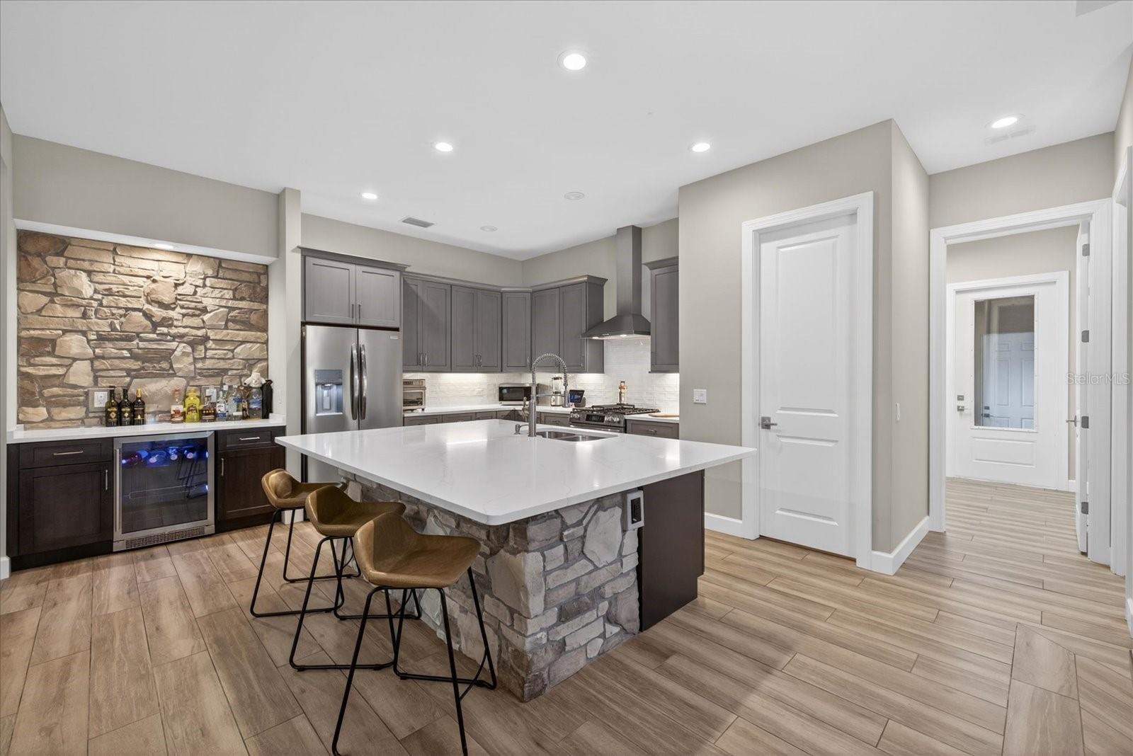 1208 SUNSET LANE