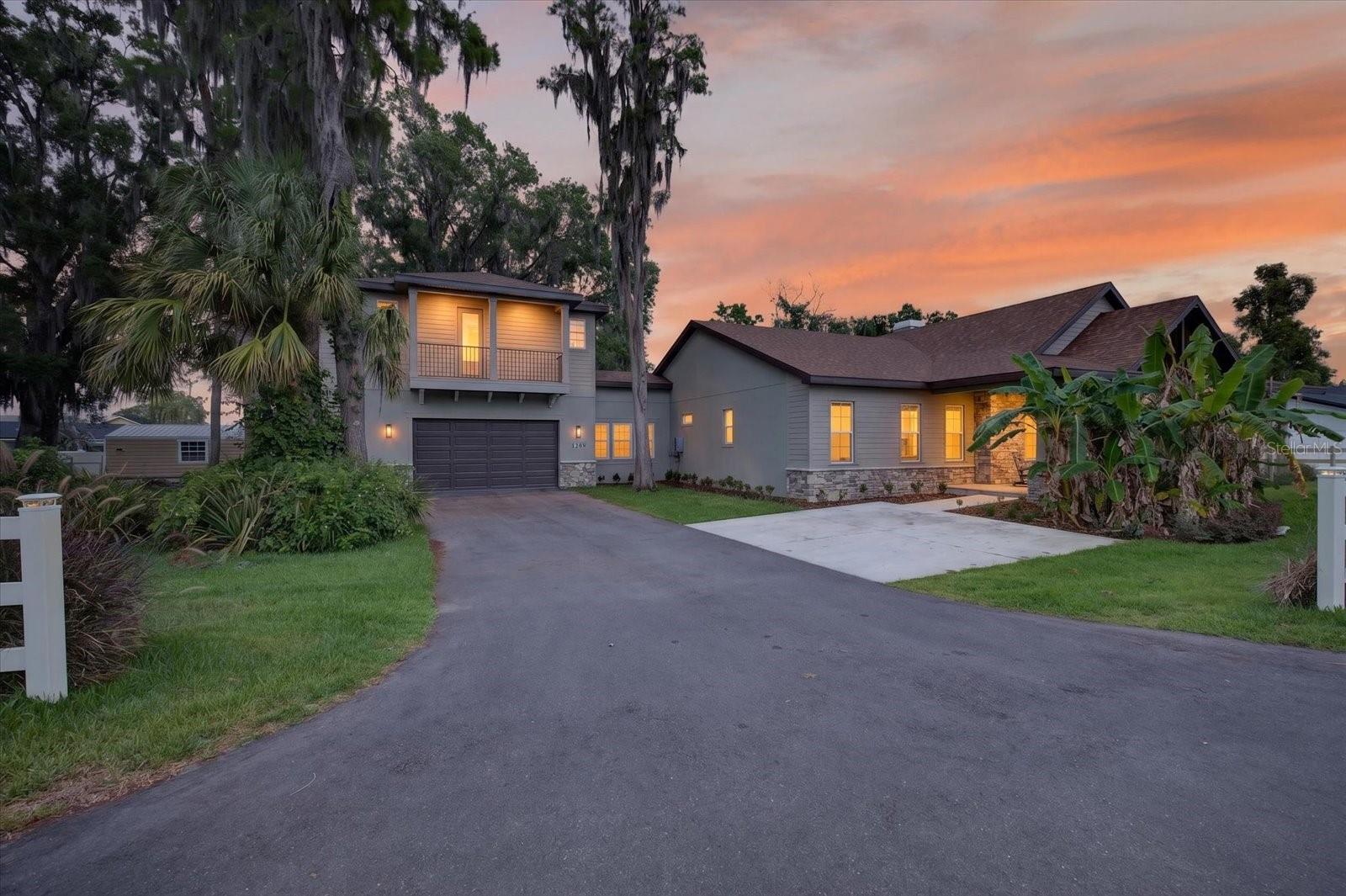 1208 SUNSET LANE