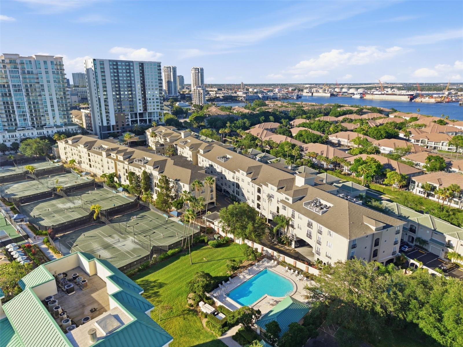 HARBOUR PLACE CITY HOMES A CON - Residential