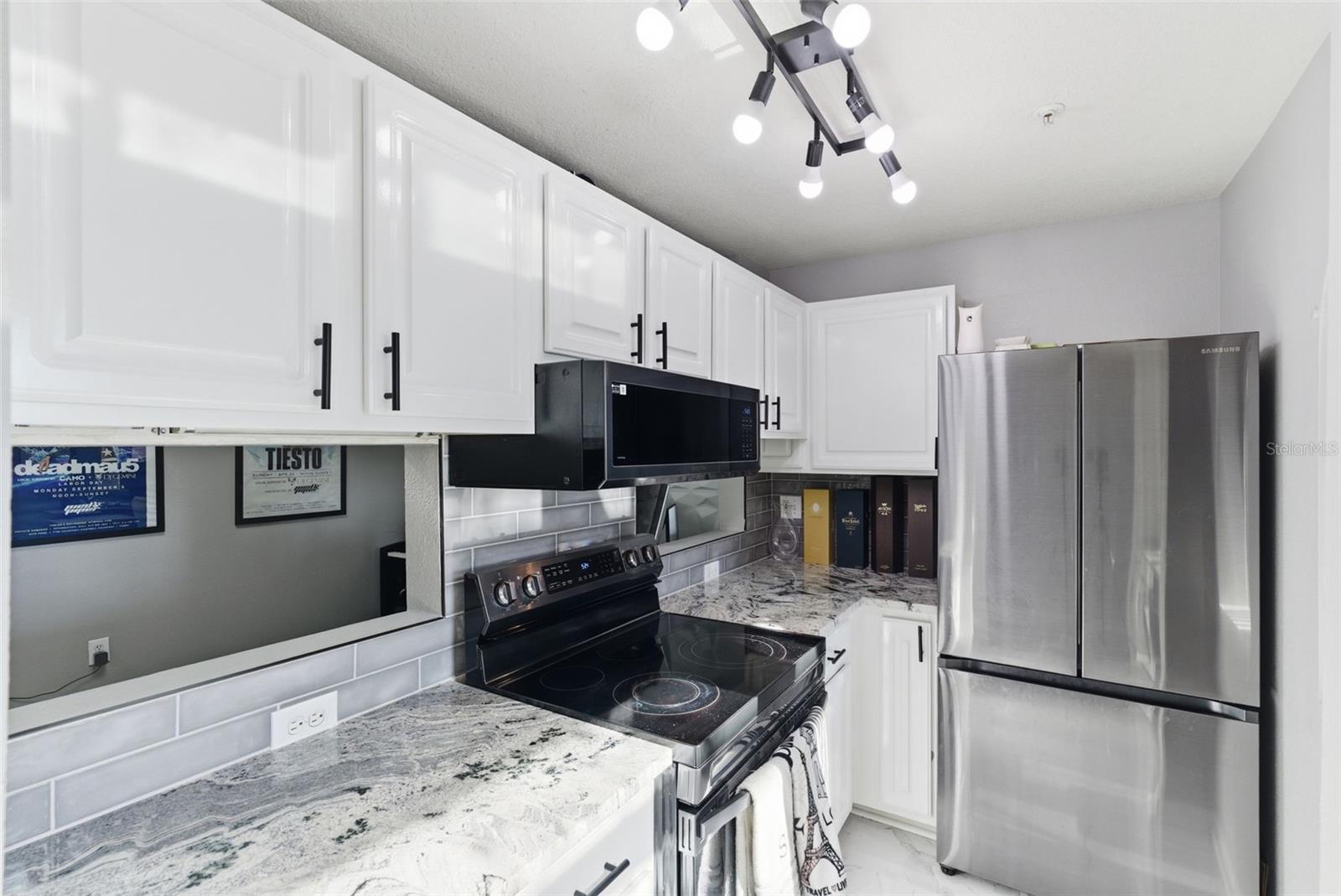 HARBOUR PLACE CITY HOMES A CON - Residential
