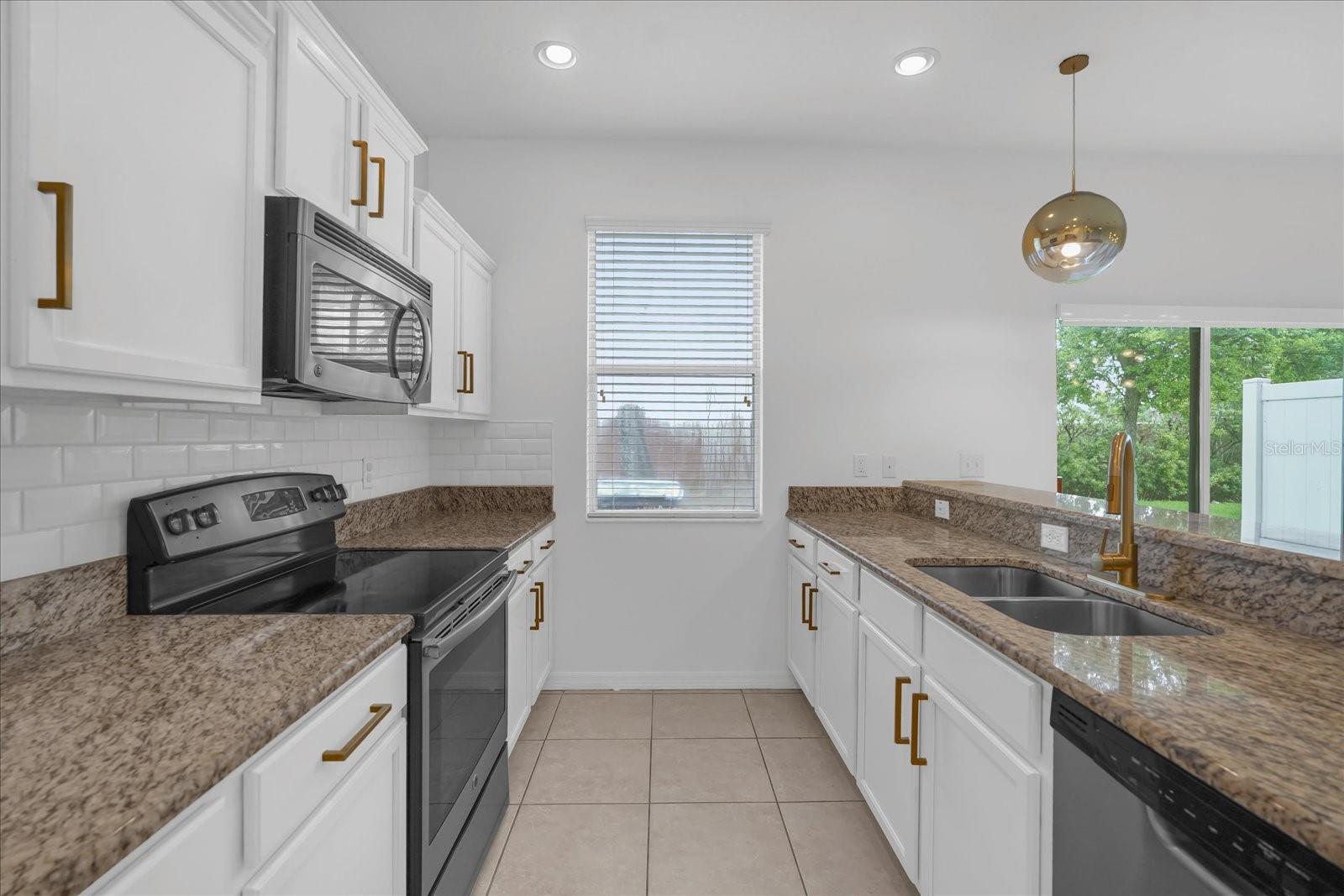 SAVANNAH LNDGS - Residential