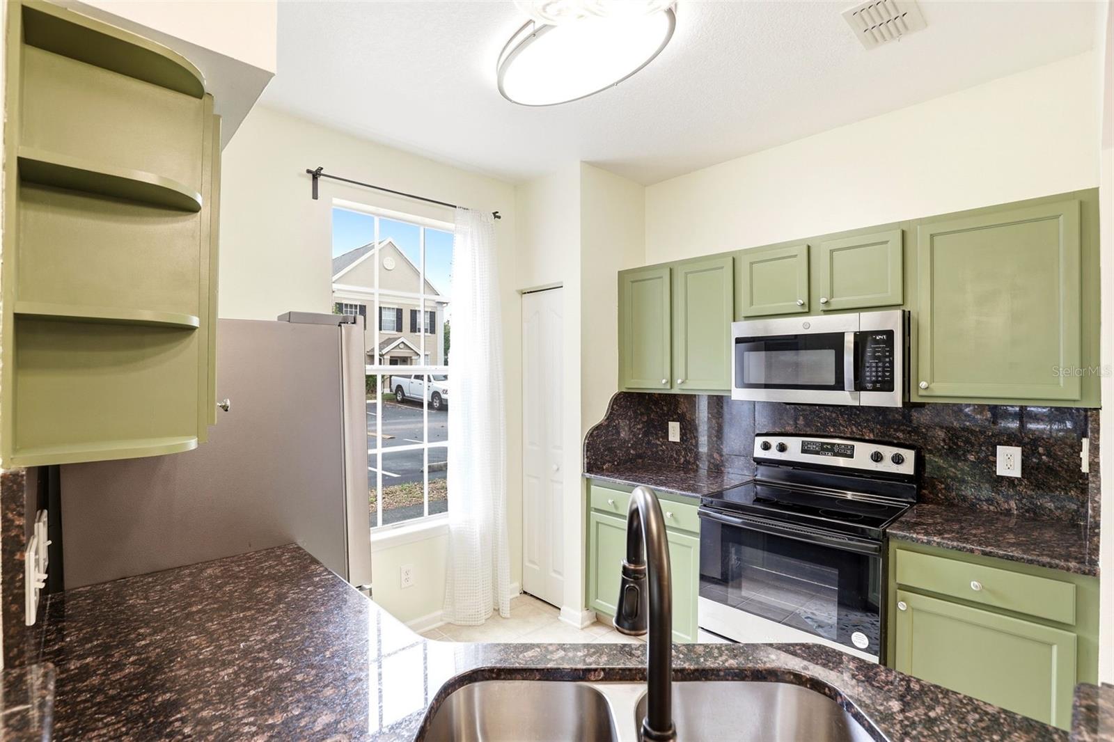 DISOCOVERY PALMS - Residential