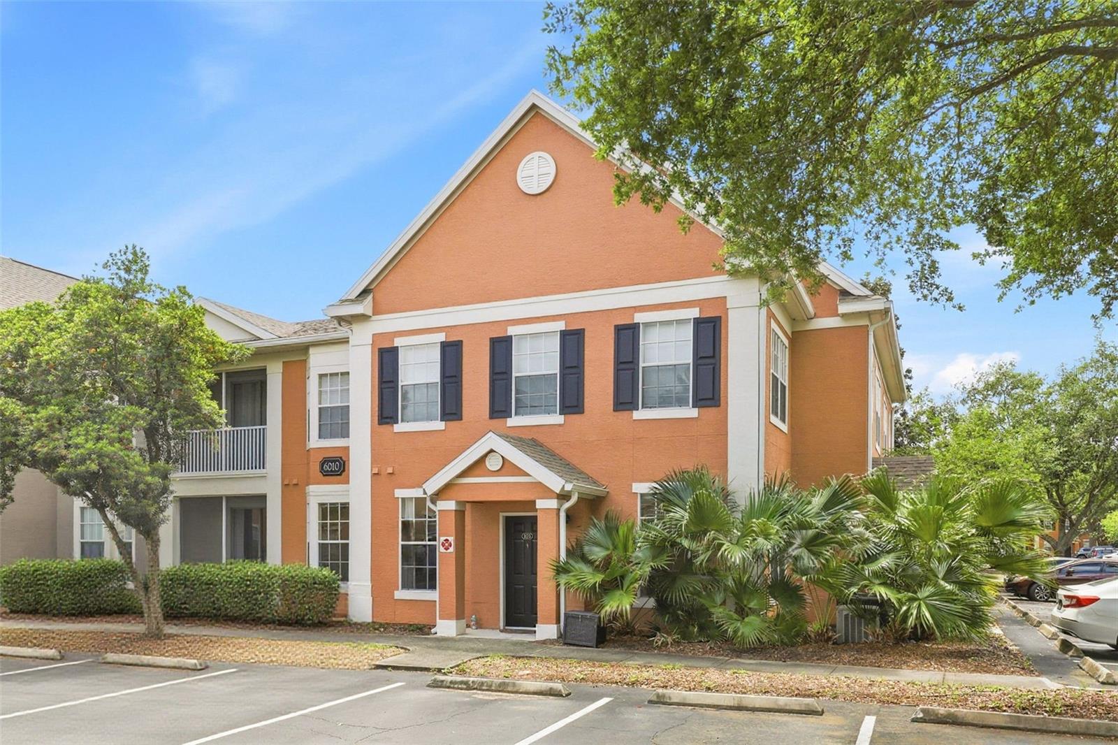 DISOCOVERY PALMS - Residential