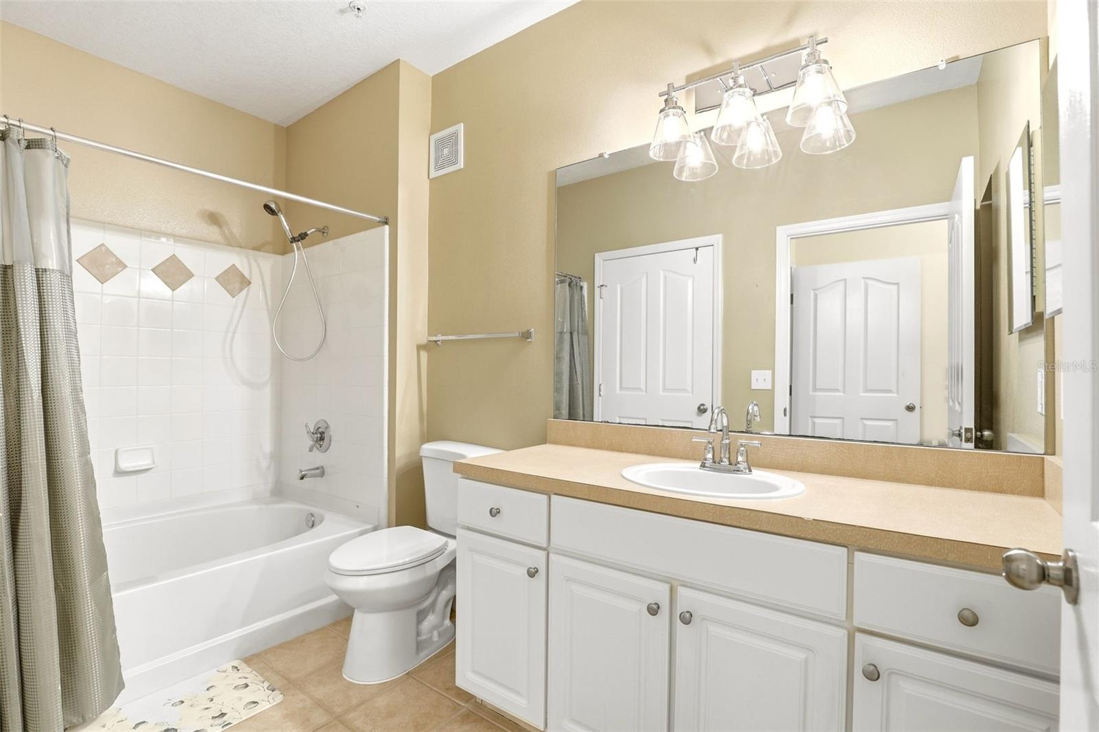 DISOCOVERY PALMS - Residential