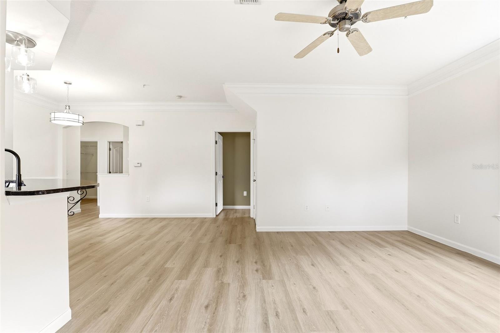 DISOCOVERY PALMS - Residential