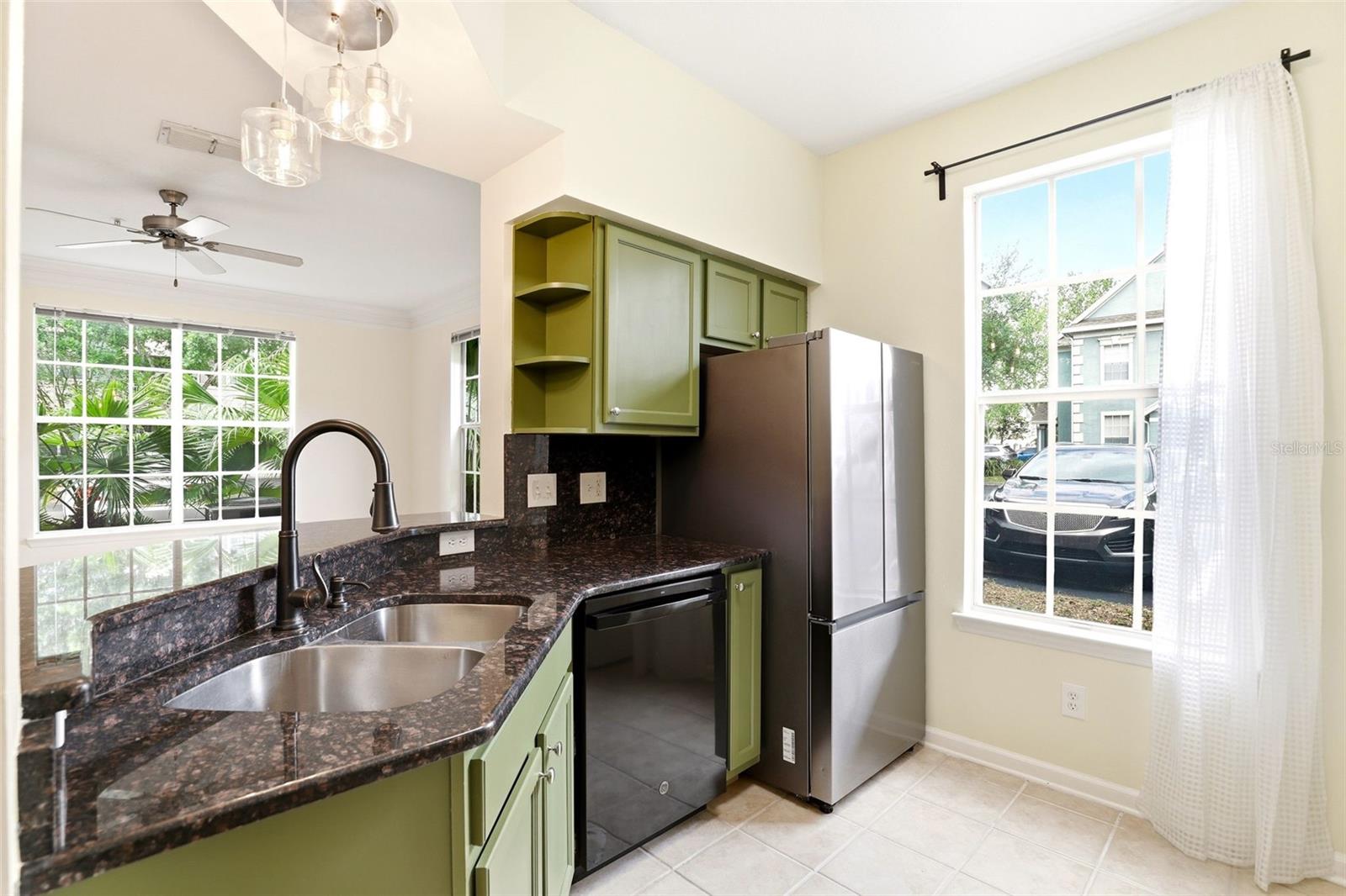 DISOCOVERY PALMS - Residential