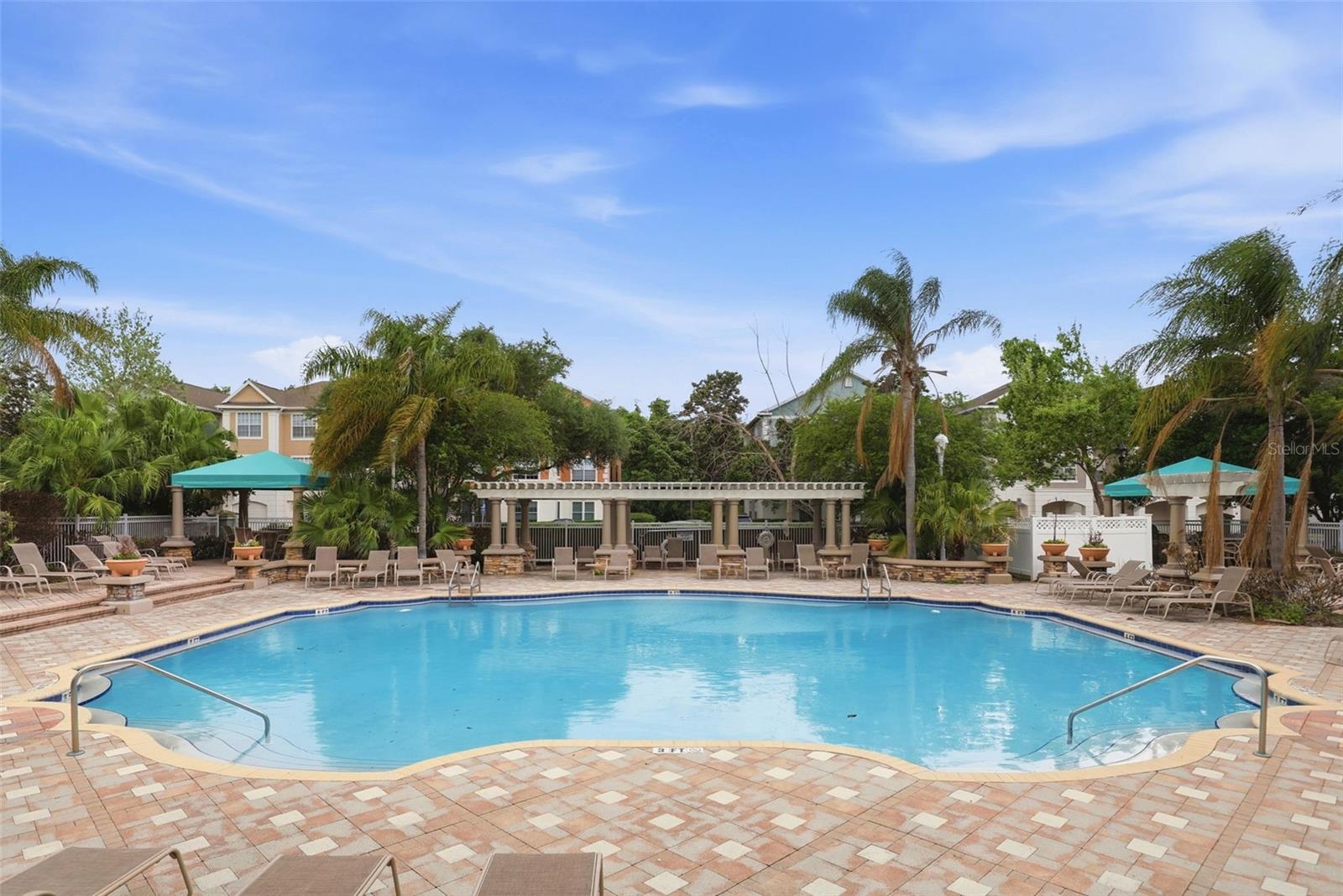 DISOCOVERY PALMS - Residential