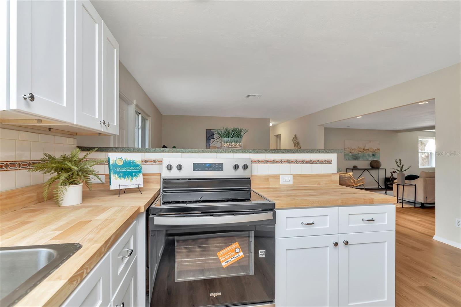 MEADOW LAWN 8TH ADD - Residential