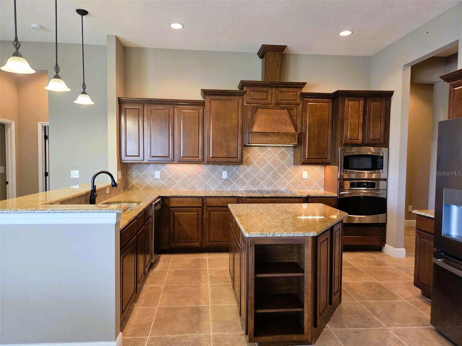 REGENT LAKE - Residential