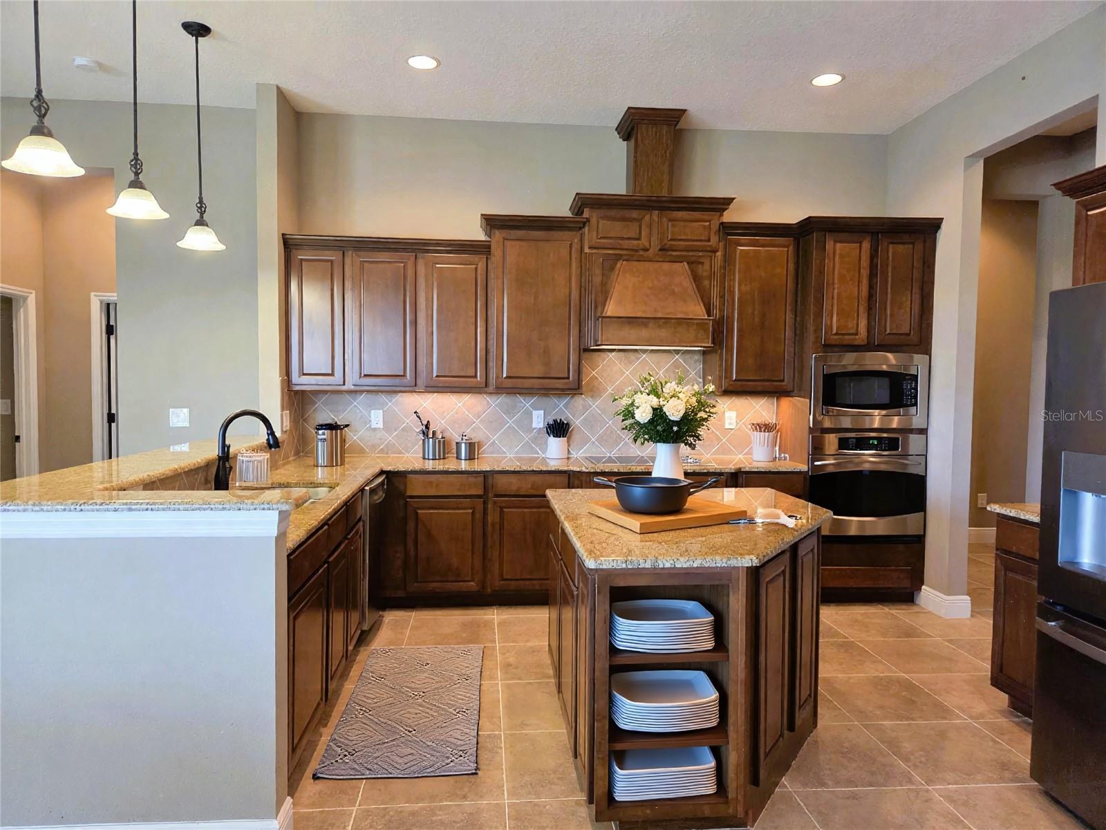 REGENT LAKE - Residential