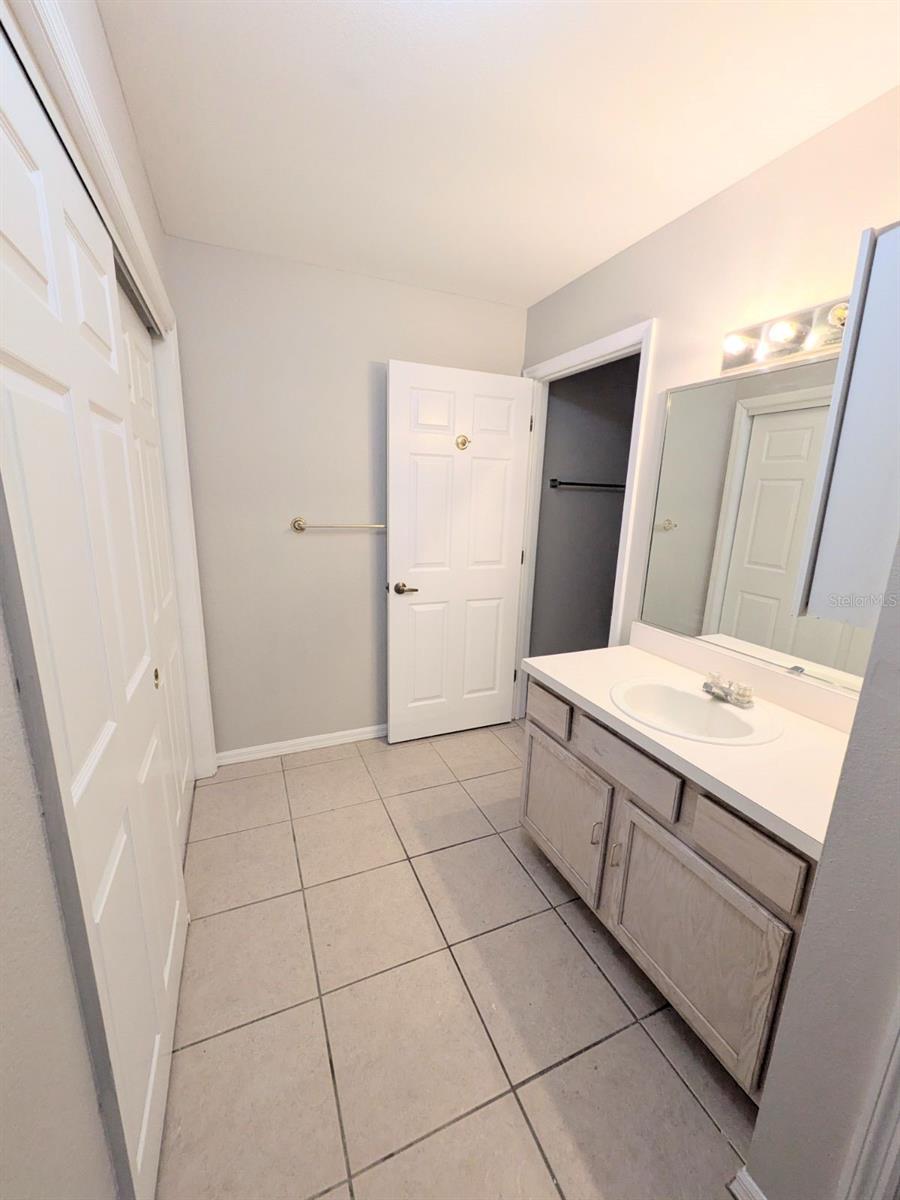 ST ANDREWS AT IMPERIALAKES CONDO - Residential Lease