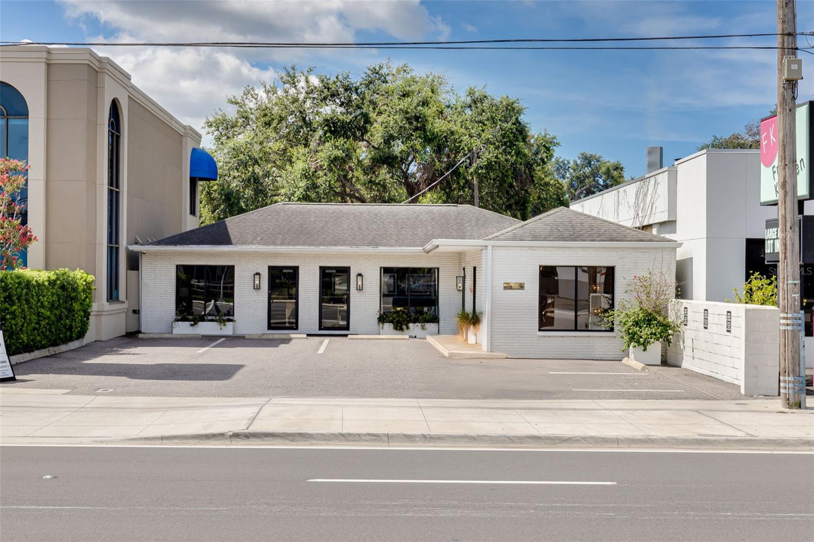 ST CLEAR PLACE - Commercial Lease