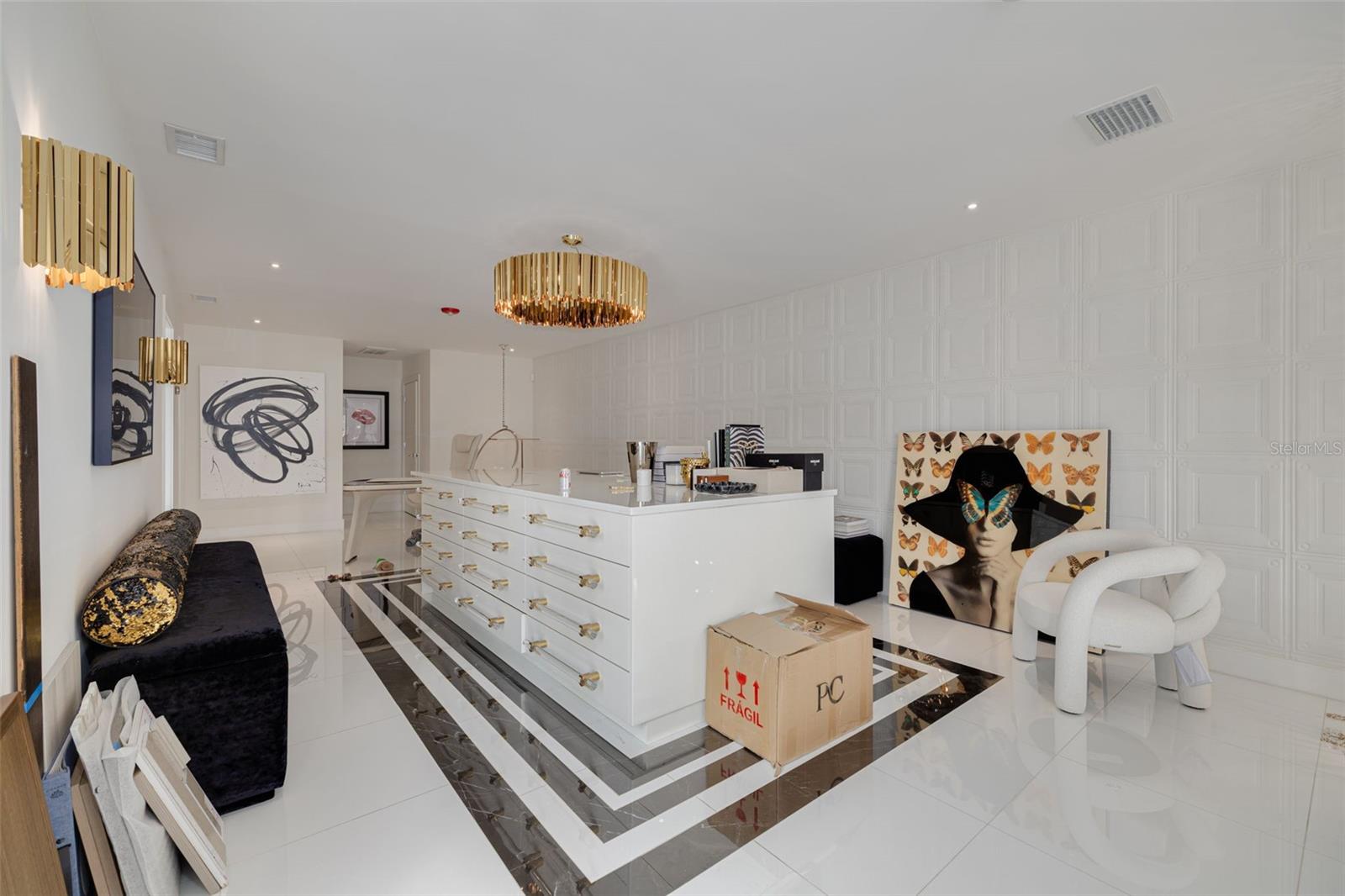 ST CLEAR PLACE - Commercial Lease