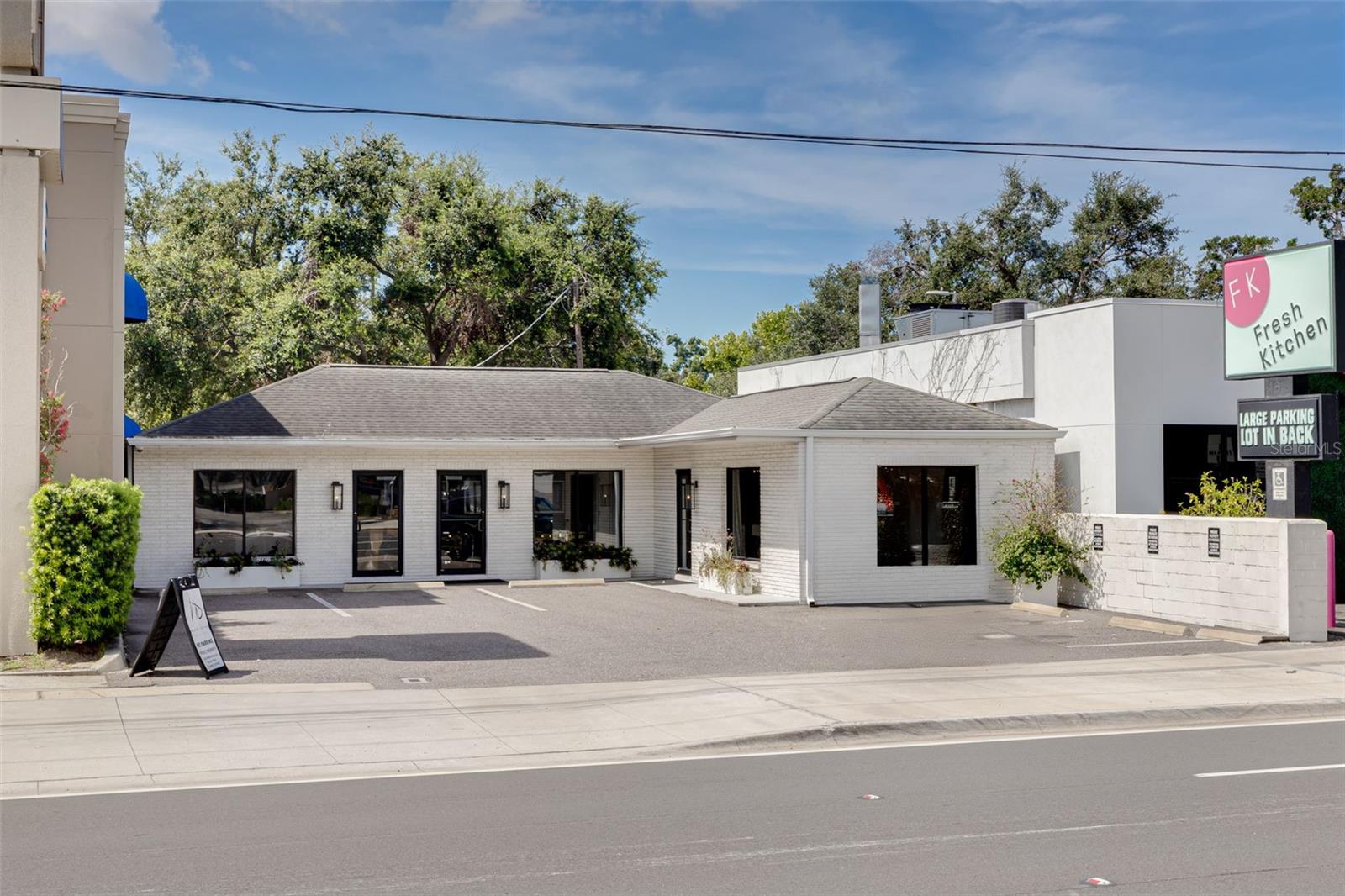 ST CLEAR PLACE - Commercial Lease