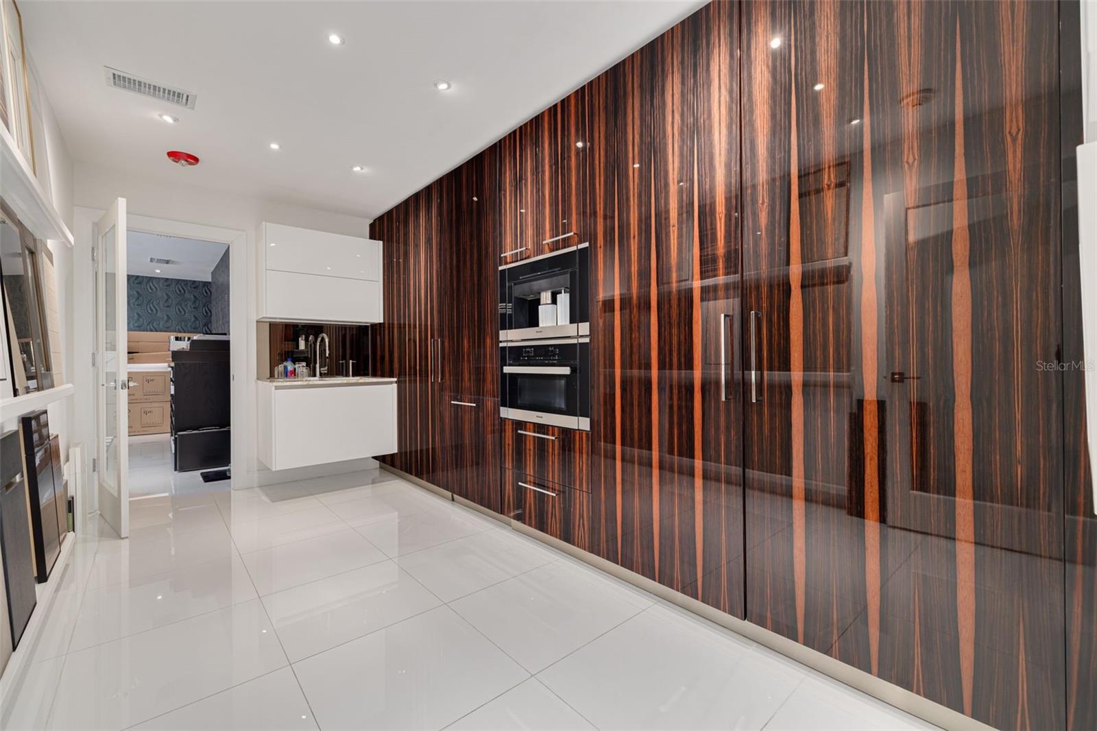 ST CLEAR PLACE - Commercial Lease