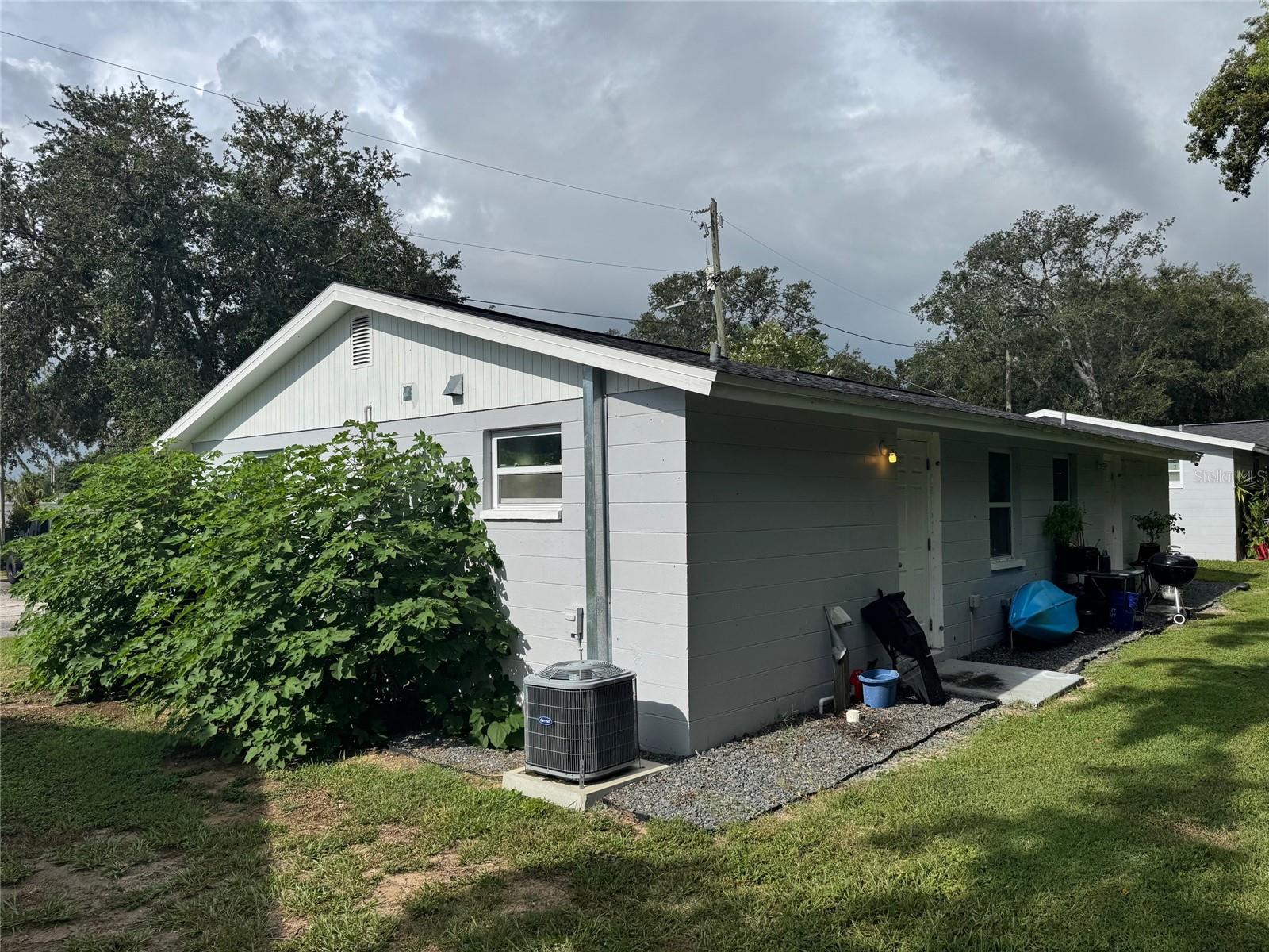 GORNTO LAKE APTS - Residential