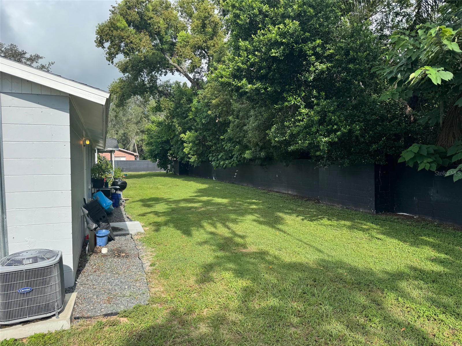 GORNTO LAKE APTS - Residential