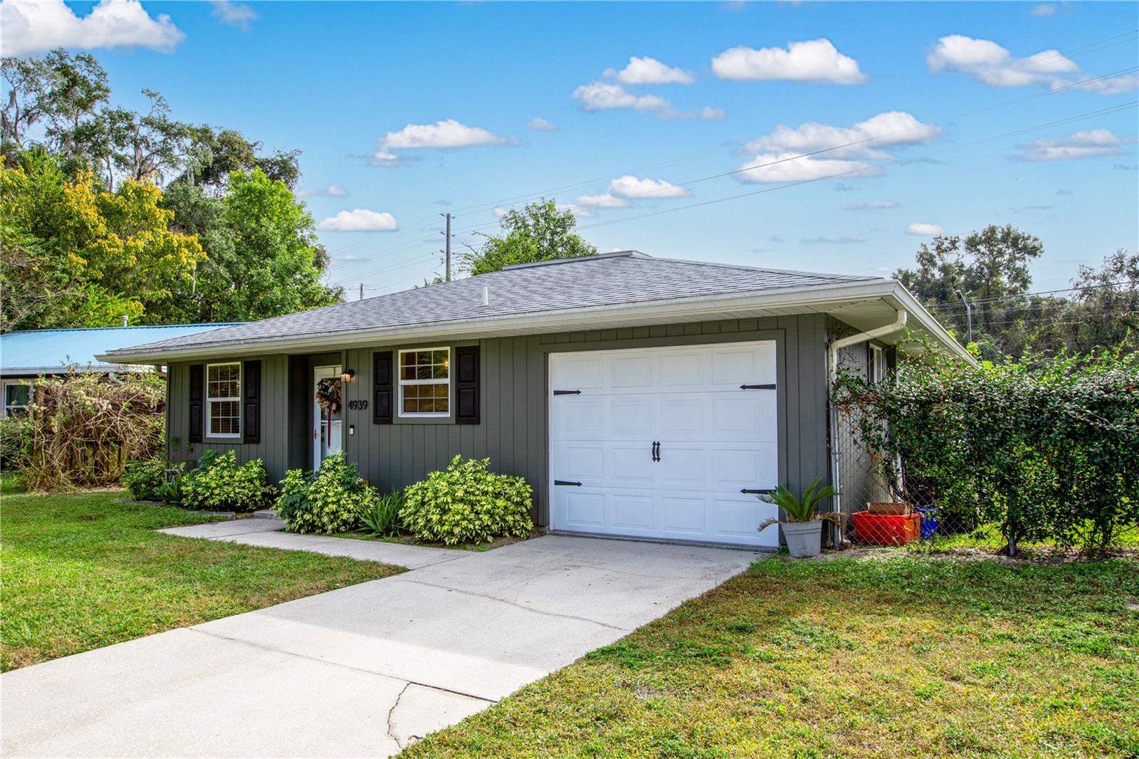 OAKS OF KANAPAHA - Residential
