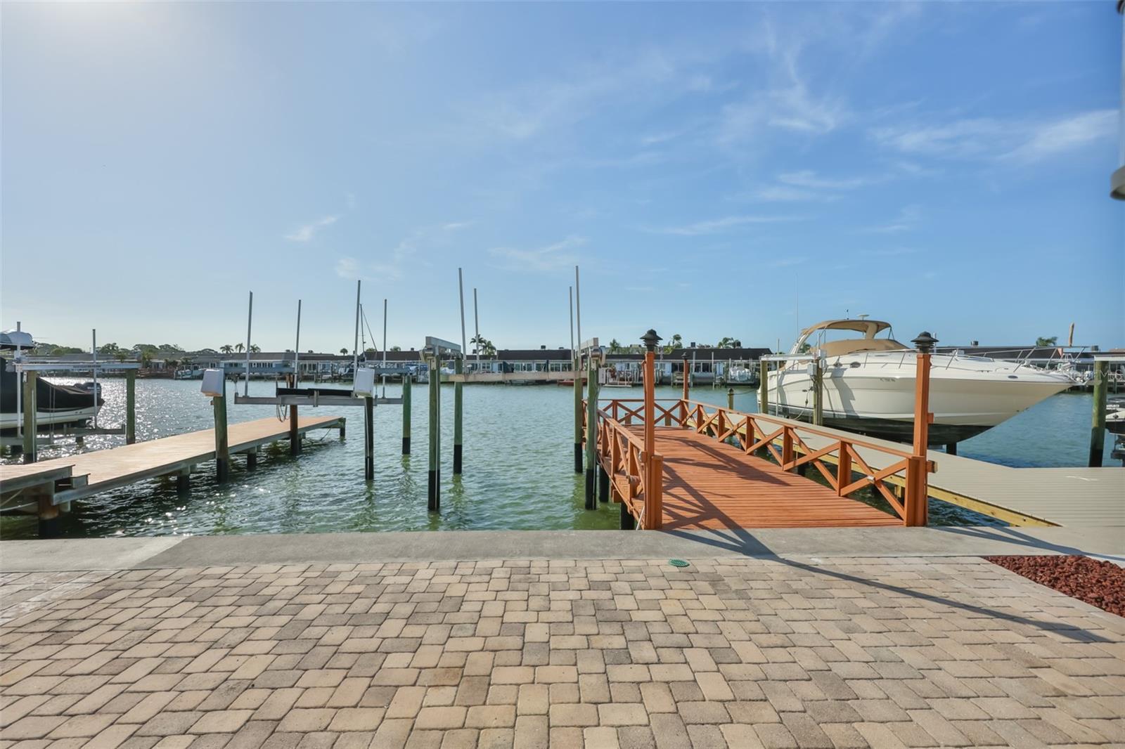 BOCA CIEGA POINT EAST - Residential