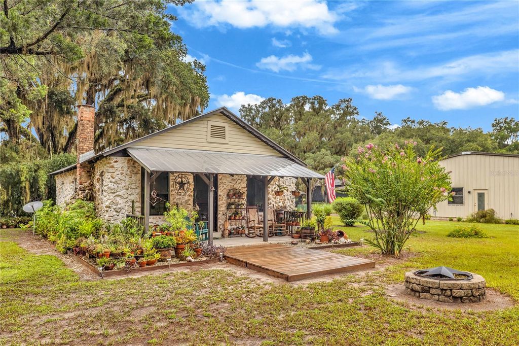 Photo of 6750 N San Juan Terrace, Crystal River, FL 34428 (MLS # V4944598)