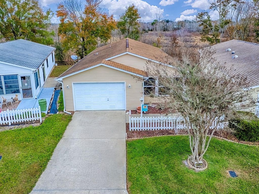 Photo of 221 Montoya Drive, Lady Lake, FL 32159 (MLS # G5106832)