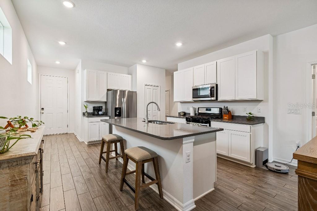 5411 LOS ROBLES COURT