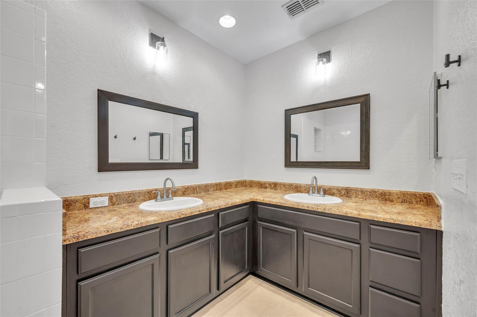 CARIBE COVE PH 03 CONDO - Residential