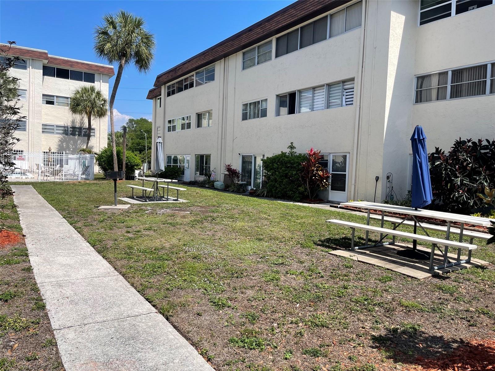 COVINGTON COURT HYDE PARK CONDO - Residential