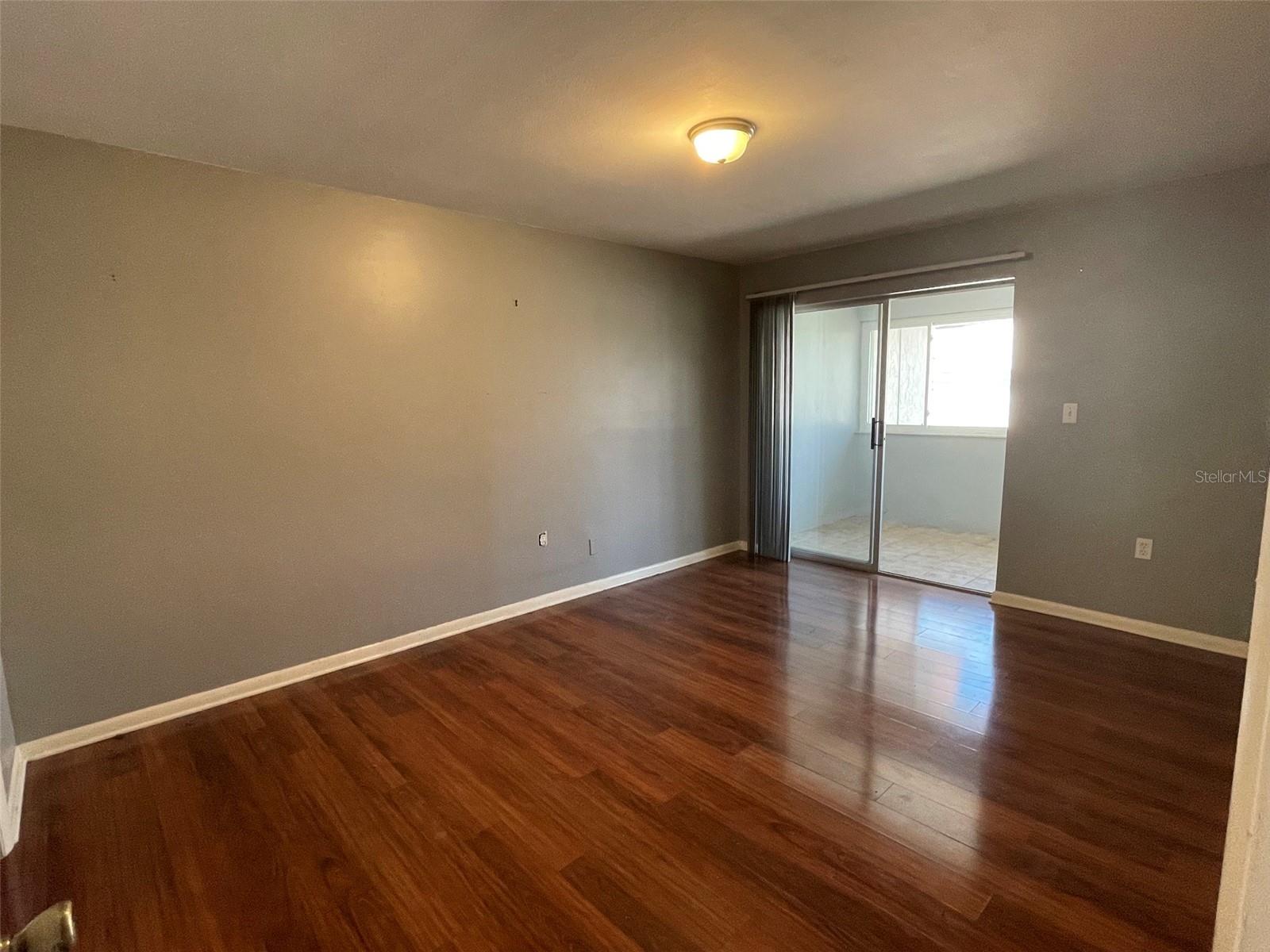 COVINGTON COURT HYDE PARK CONDO - Residential