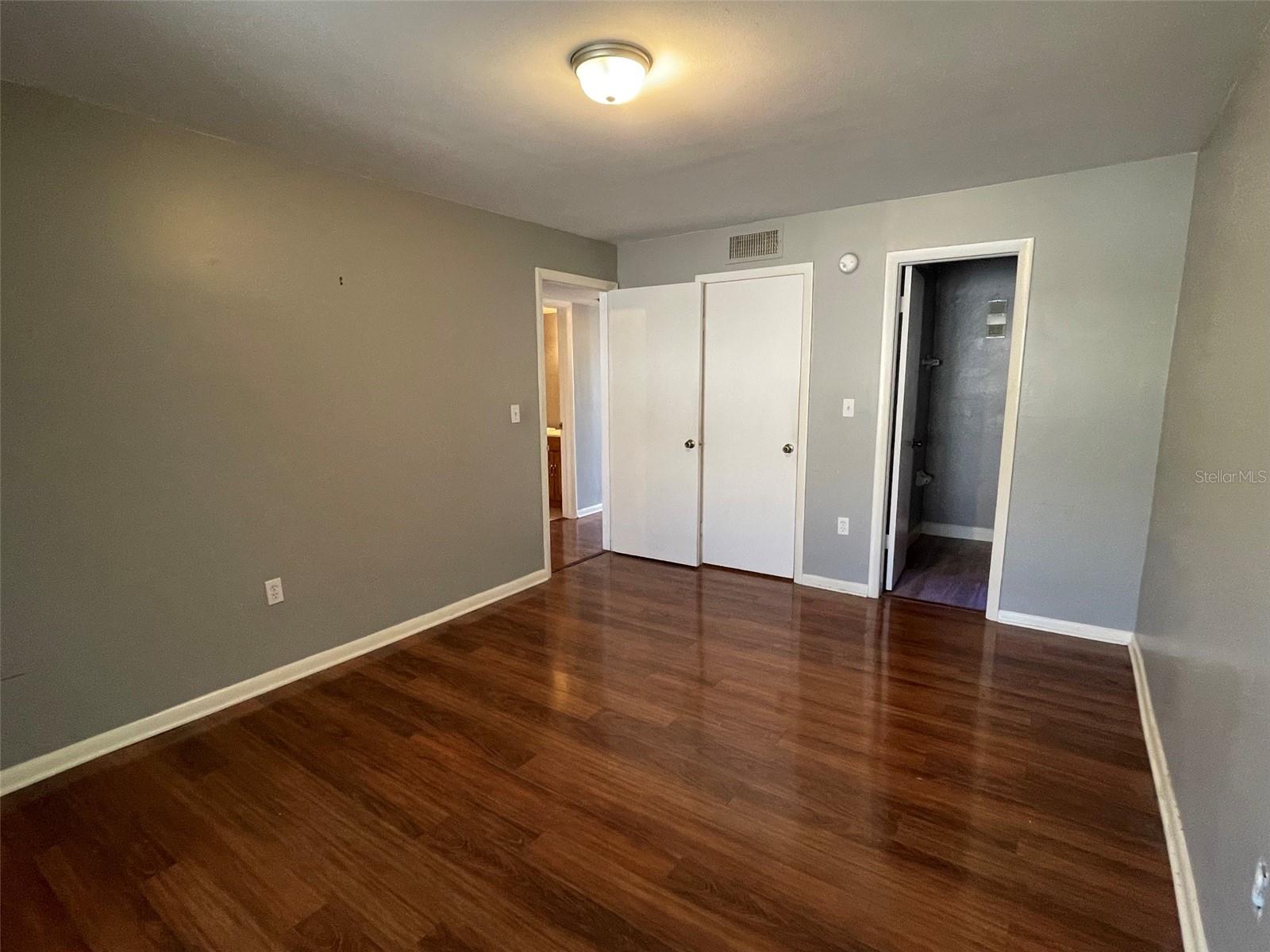 COVINGTON COURT HYDE PARK CONDO - Residential