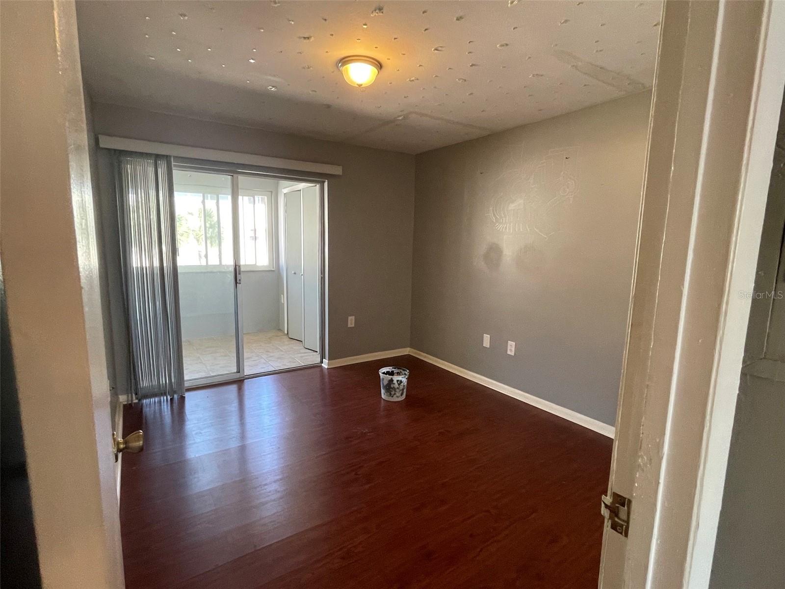 COVINGTON COURT HYDE PARK CONDO - Residential