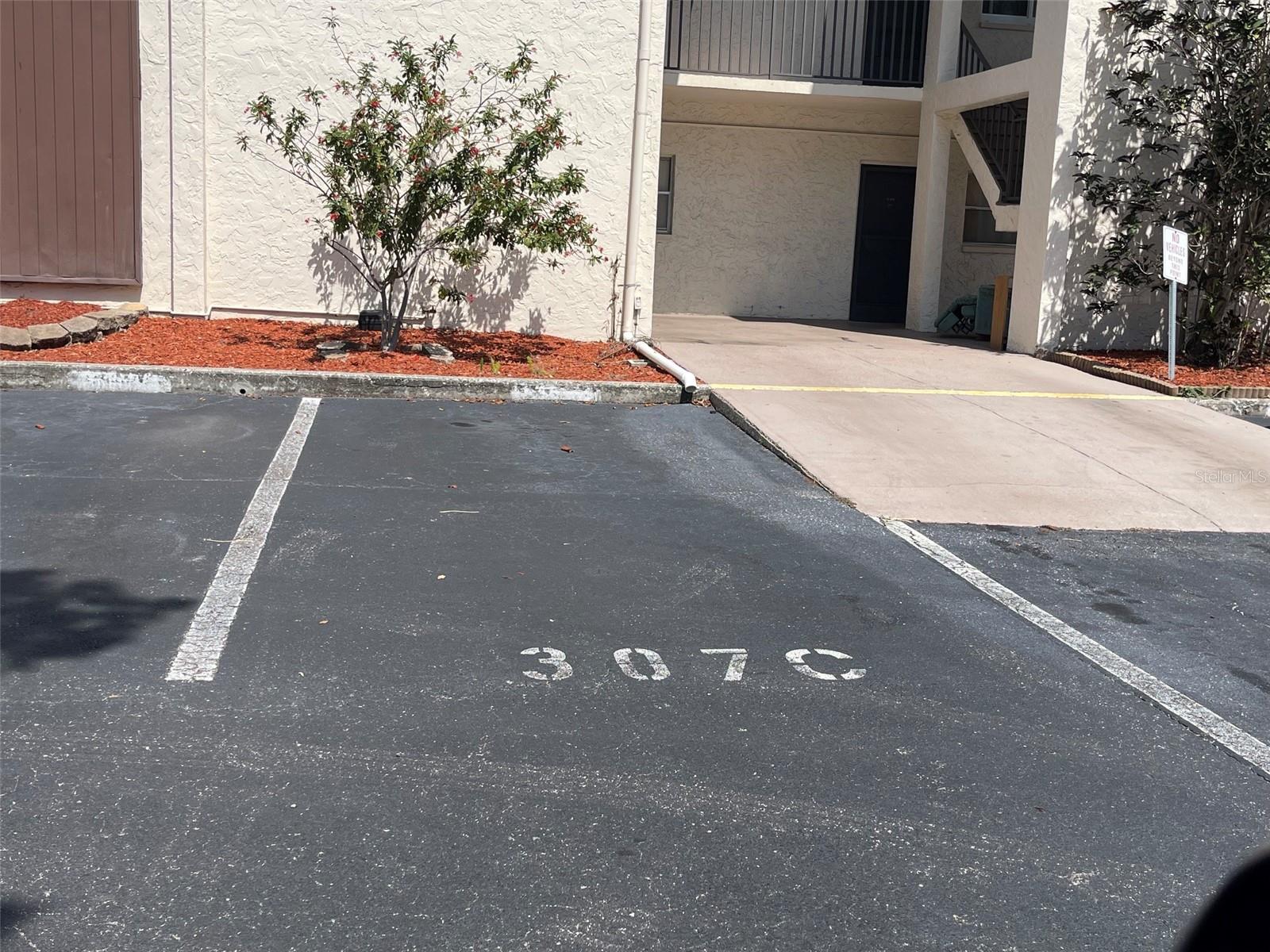COVINGTON COURT HYDE PARK CONDO - Residential
