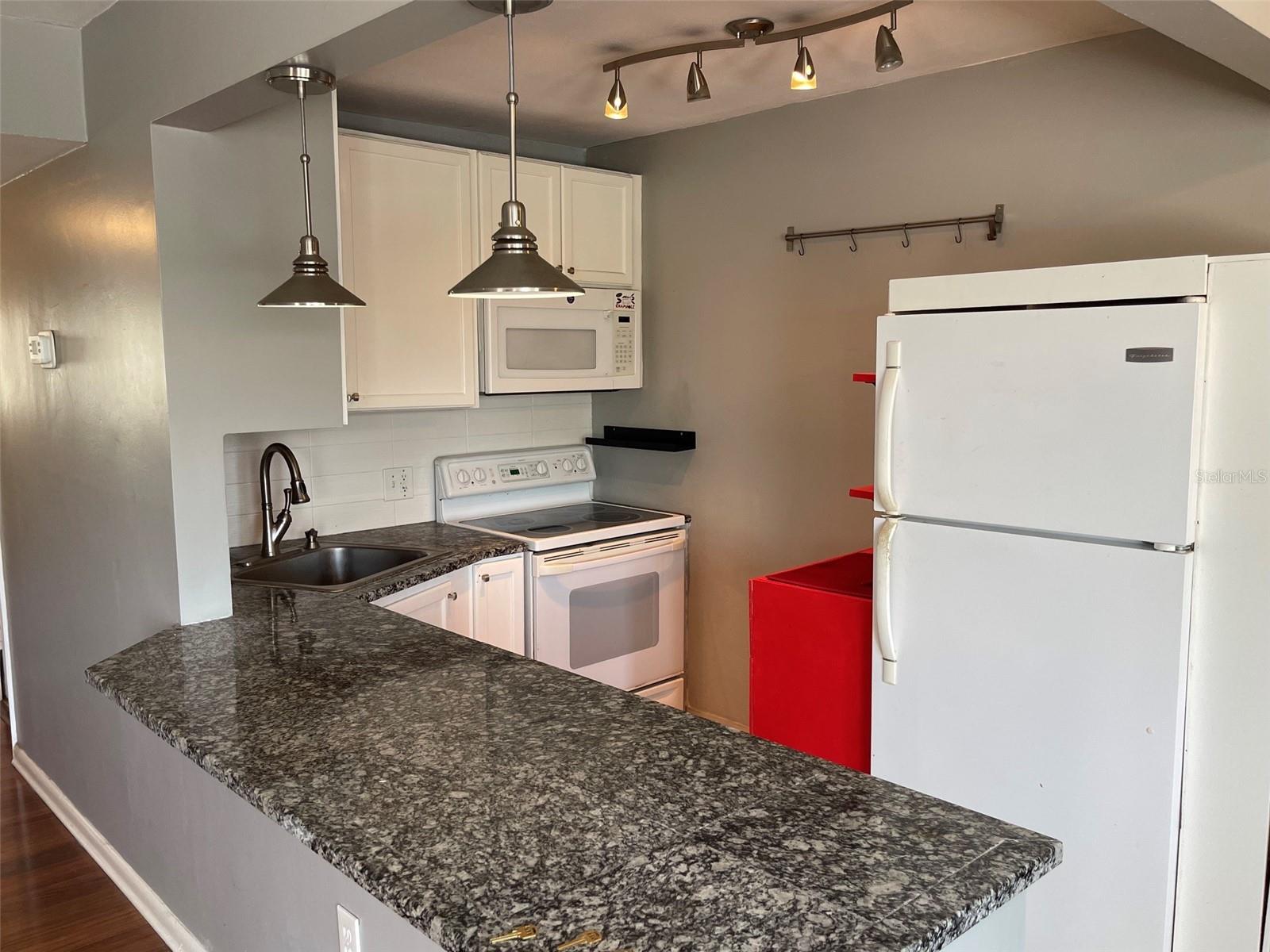 COVINGTON COURT HYDE PARK CONDO - Residential