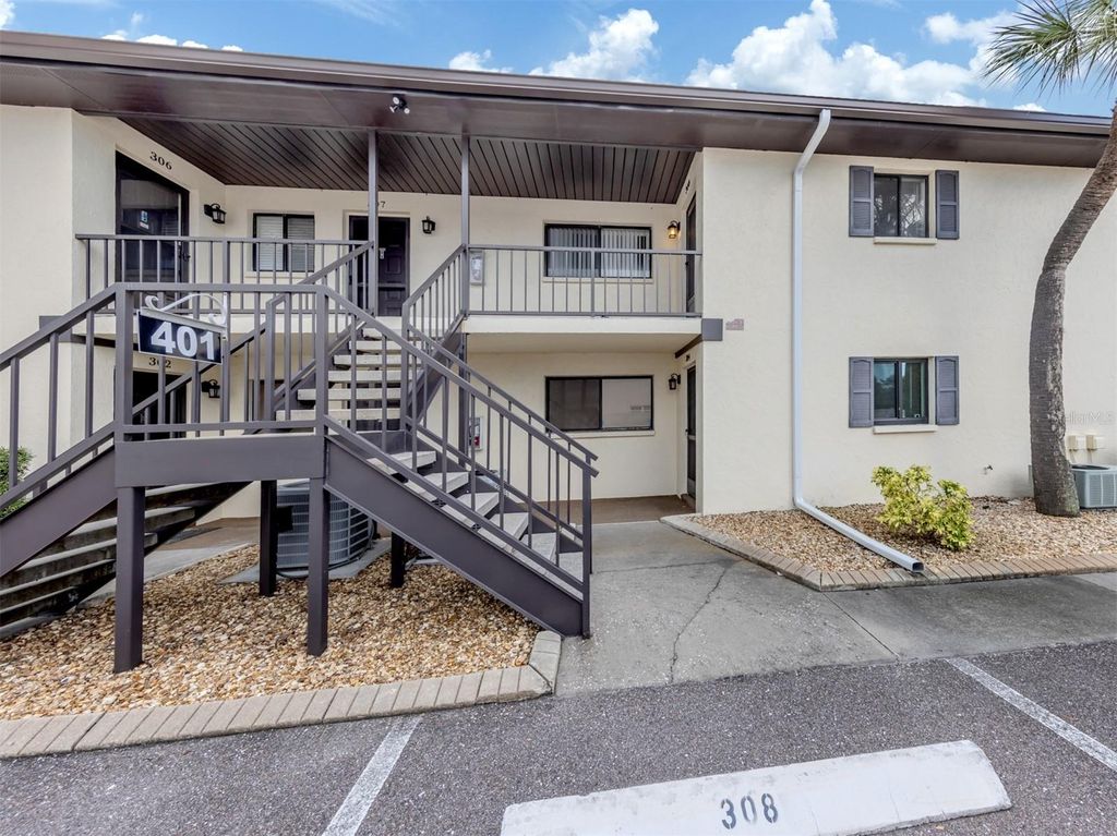 Photo of 401 Airport Avenue E #304, Venice, FL 34285 (MLS # N6139400)