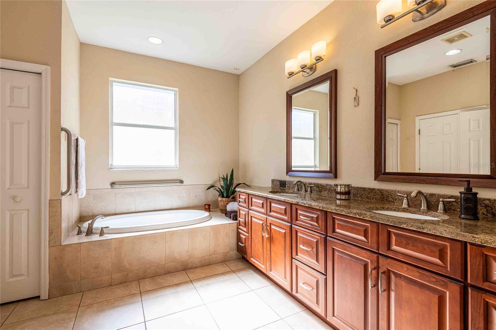 RIVER HILLS COUNTRY CLUB PARCE - Residential