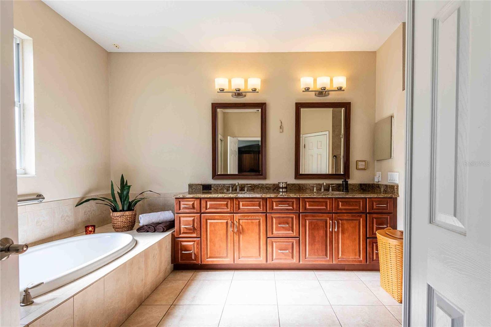 RIVER HILLS COUNTRY CLUB PARCE - Residential