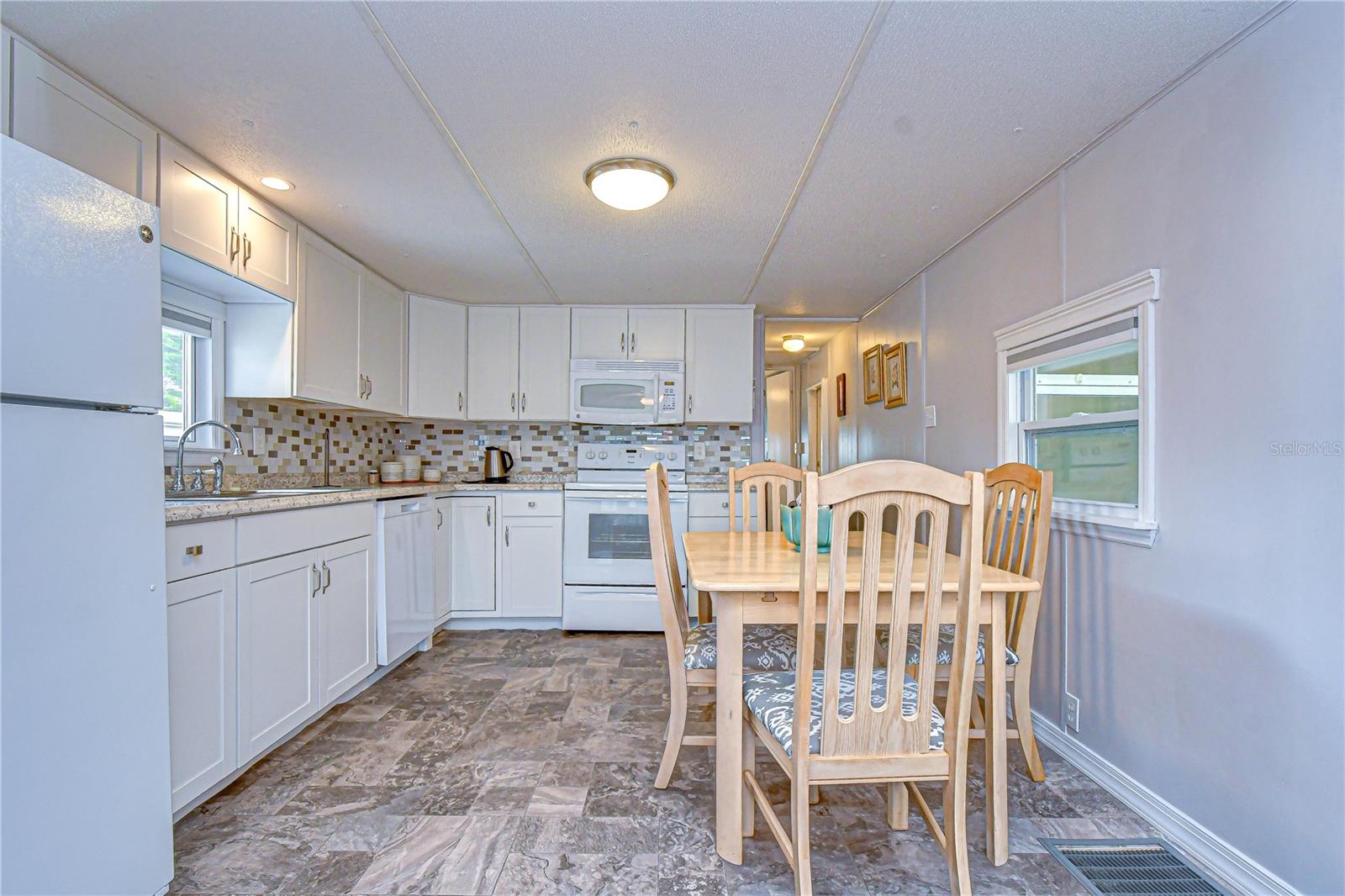 SLEEPY HOLLOW MOBILE ESTATES - Residential