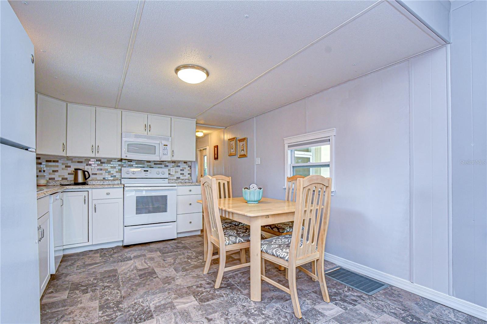 SLEEPY HOLLOW MOBILE ESTATES - Residential