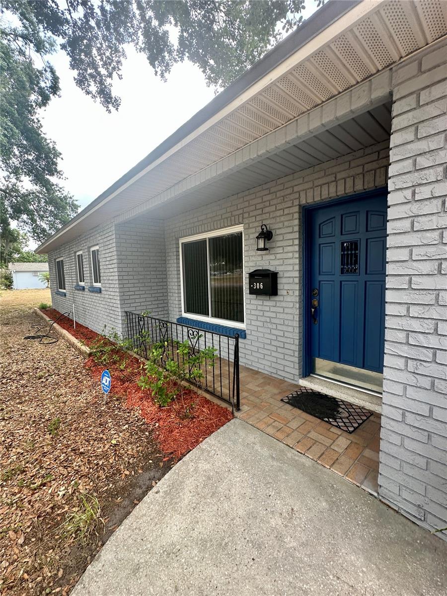 306 OAK AVENUE