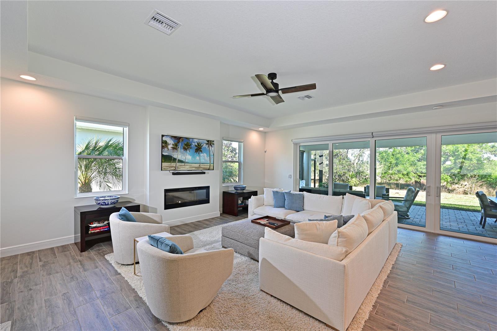 978 CROSSWIND AVENUE