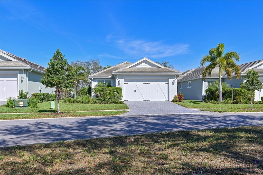 Photo of 978 Crosswind Avenue, Sarasota, FL 34240 (MLS # A4682998)
